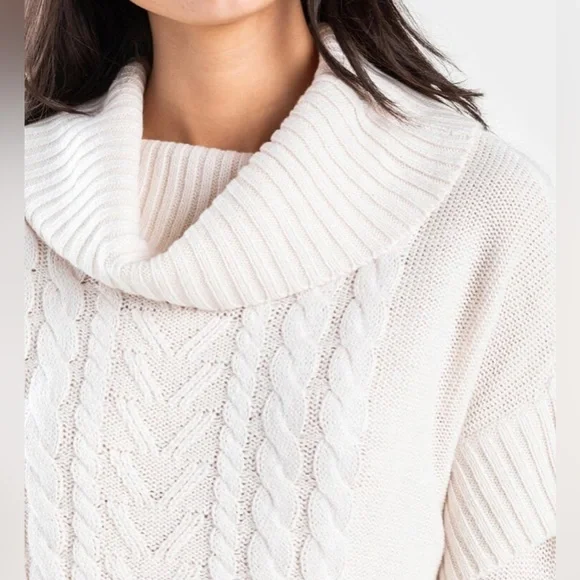 ⭐️NWT poncho sweater size Large/XLarge - Picture 4 of 4